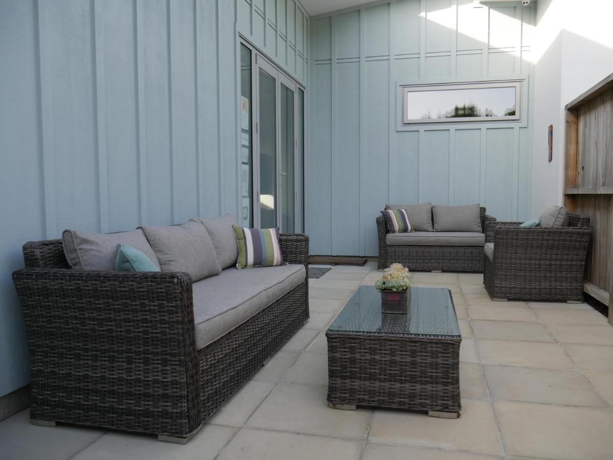 Aston Road Villa Bed & Breakfast Уайканае Екстериор снимка
